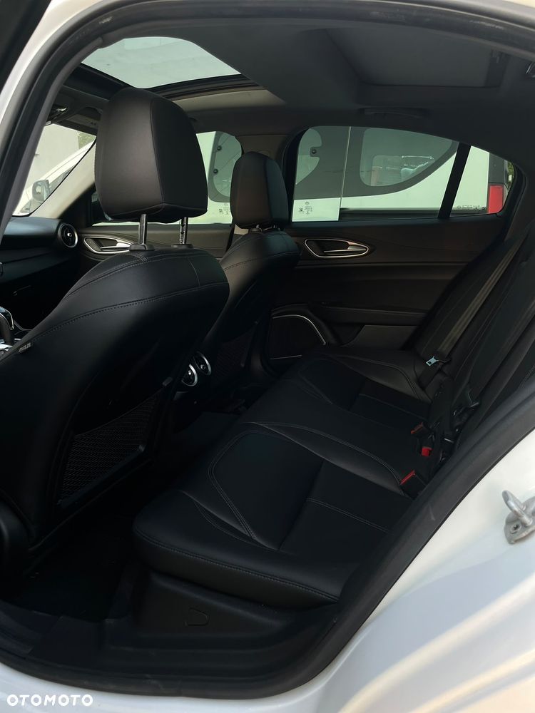Alfa Romeo Giulia 2.0 Turbo 16V AT8-Q4 Ti - 7