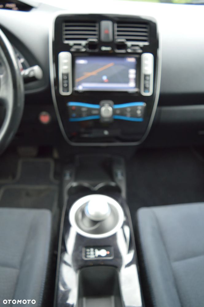 Nissan Leaf 24 kWh (mit Batterie) Visia + - 26