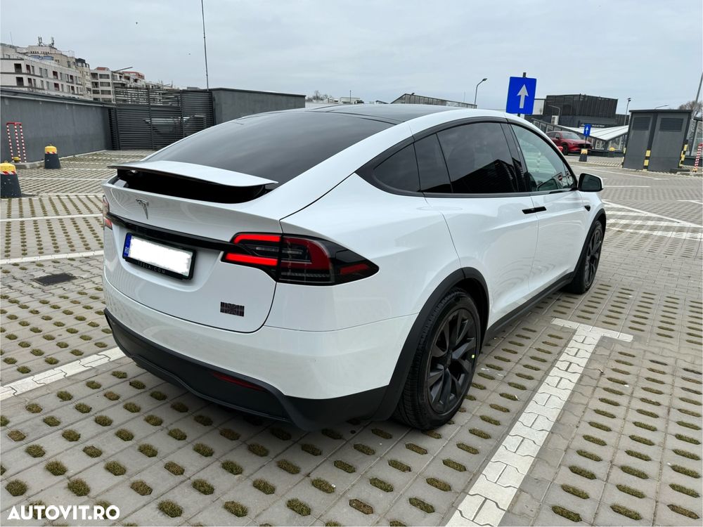 Tesla Model X - 5