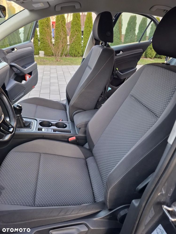 Volkswagen Passat - 18