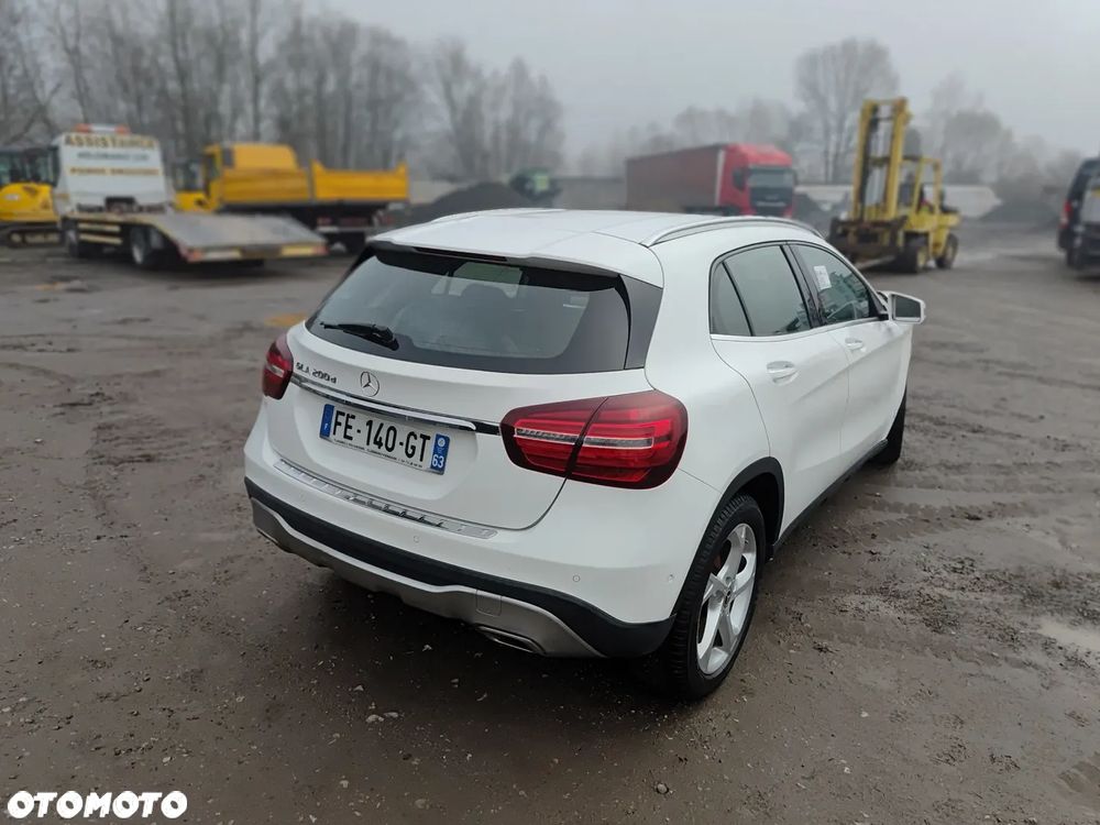Mercedes-Benz GLA - 18