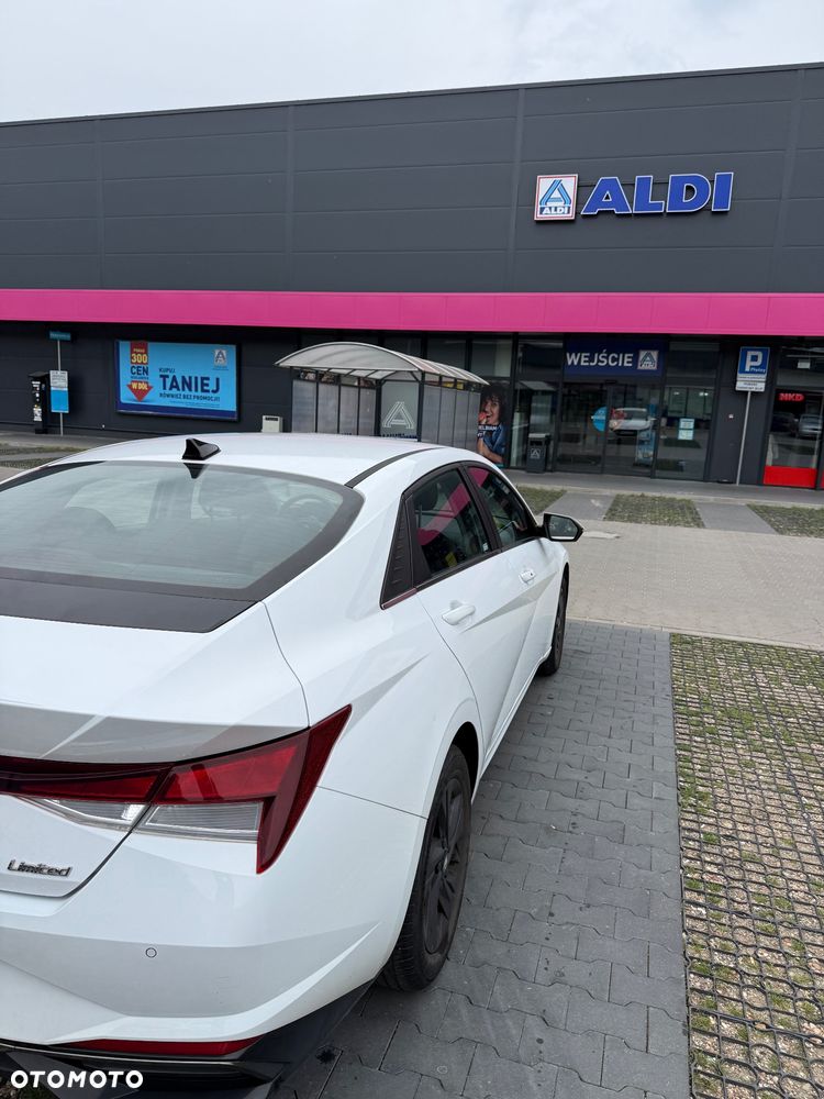 Hyundai Elantra - 16