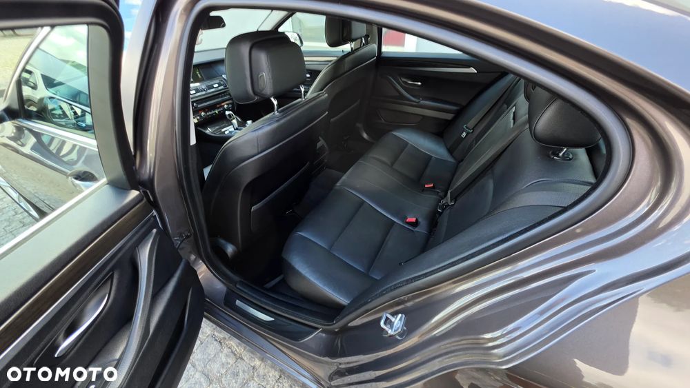 BMW Seria 5 528i Sport-Aut Luxury Line - 7