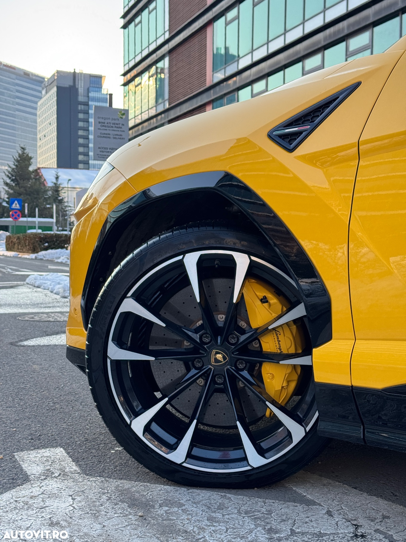 Lamborghini URUS Standard - 25