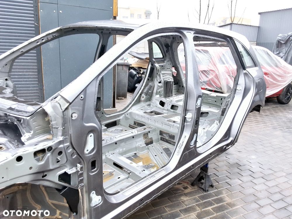 MERCEDES B-KLASA W246 SPRZEDAM KAROSERIĘ EUROPA Z DOKUMĘTAMI W KOLOR 787 W ORYGINALE Z 2013 ROKU - 9