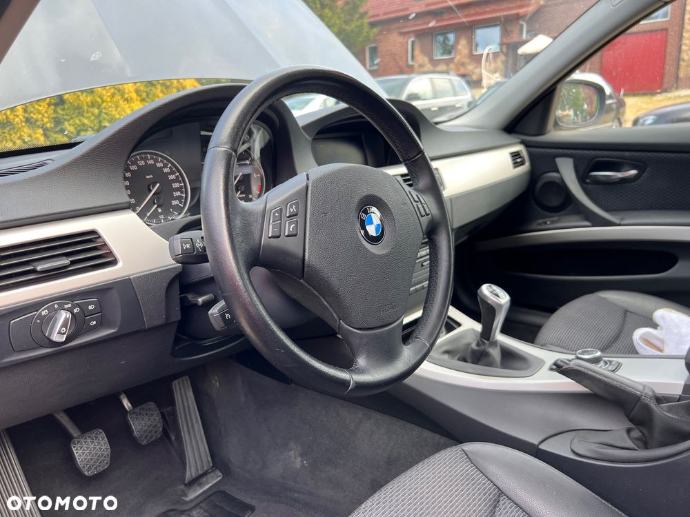 BMW Seria 3 318i - 14
