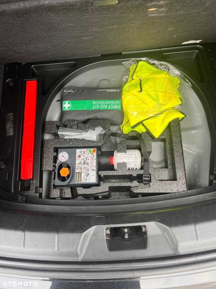 Volvo V40 D2 R-Design - 34