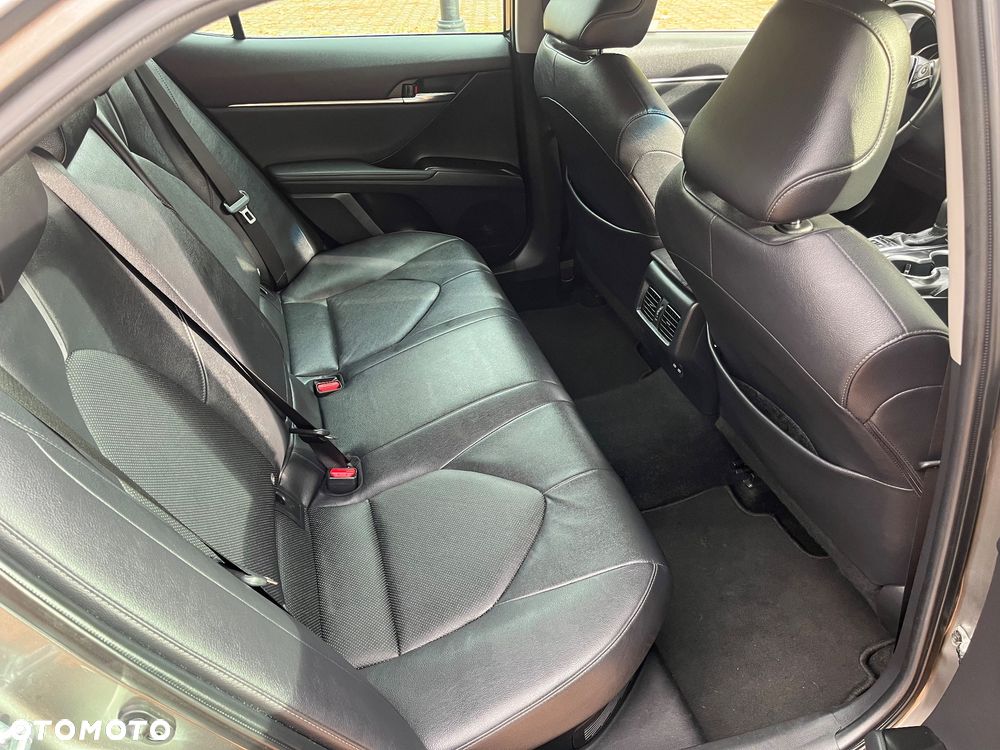 Toyota Camry 2.5 Hybrid Executive CVT - 14