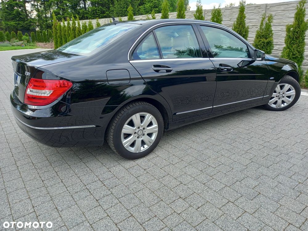 Mercedes-Benz Klasa C 200 CGI BlueEFFICIENCY Avantgarde - 11