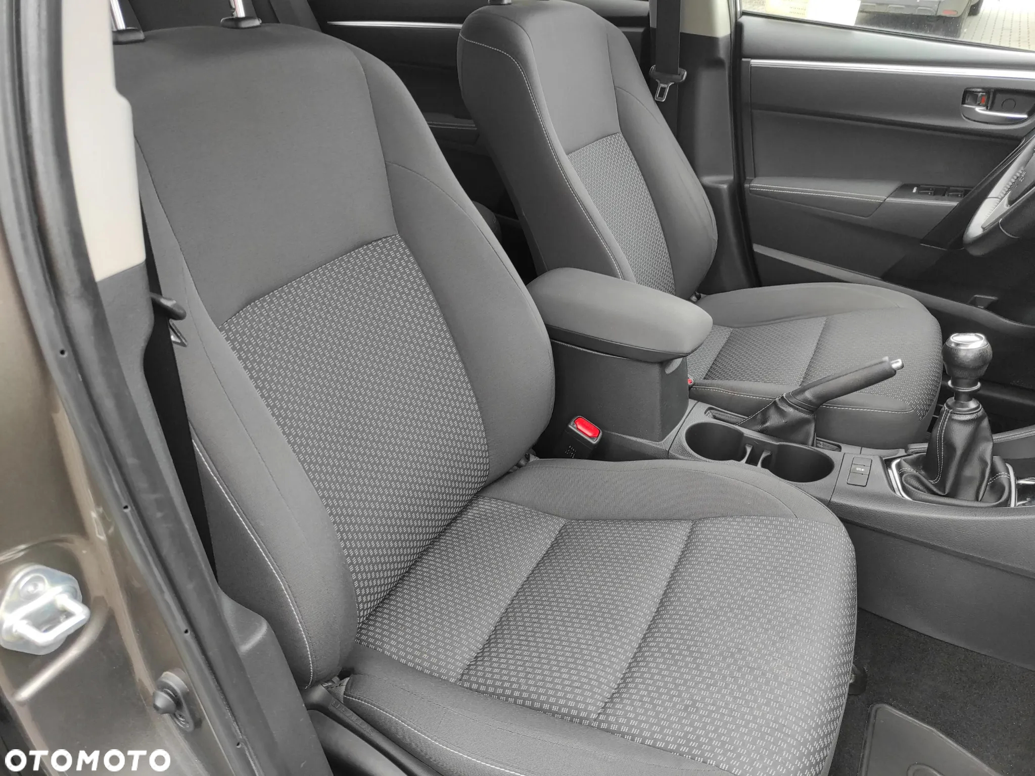 Toyota Corolla 1.6 Comfort - 19