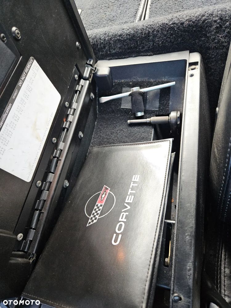 Chevrolet Corvette - 17