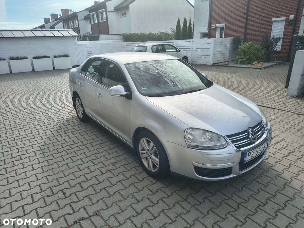 Volkswagen Jetta - 3