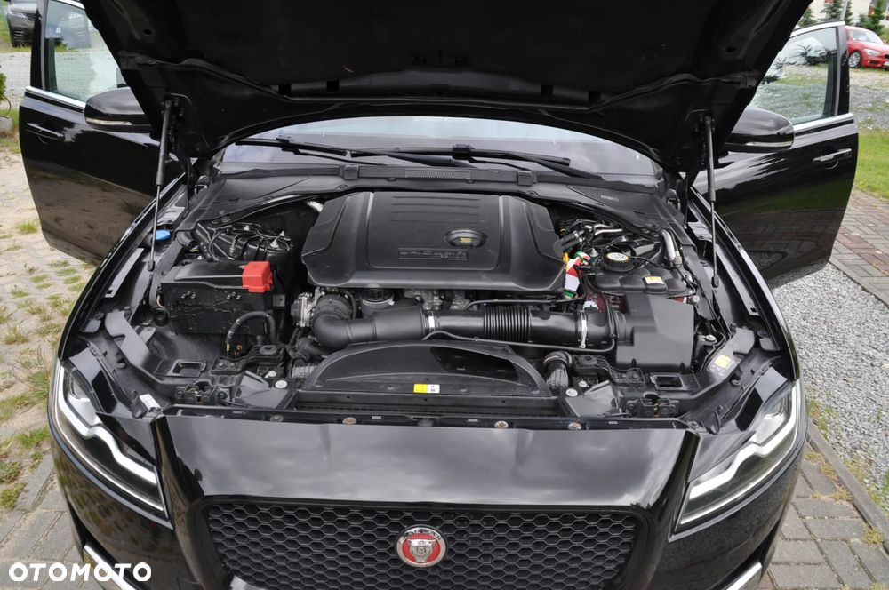 Jaguar XF 20d R-Sport - 35