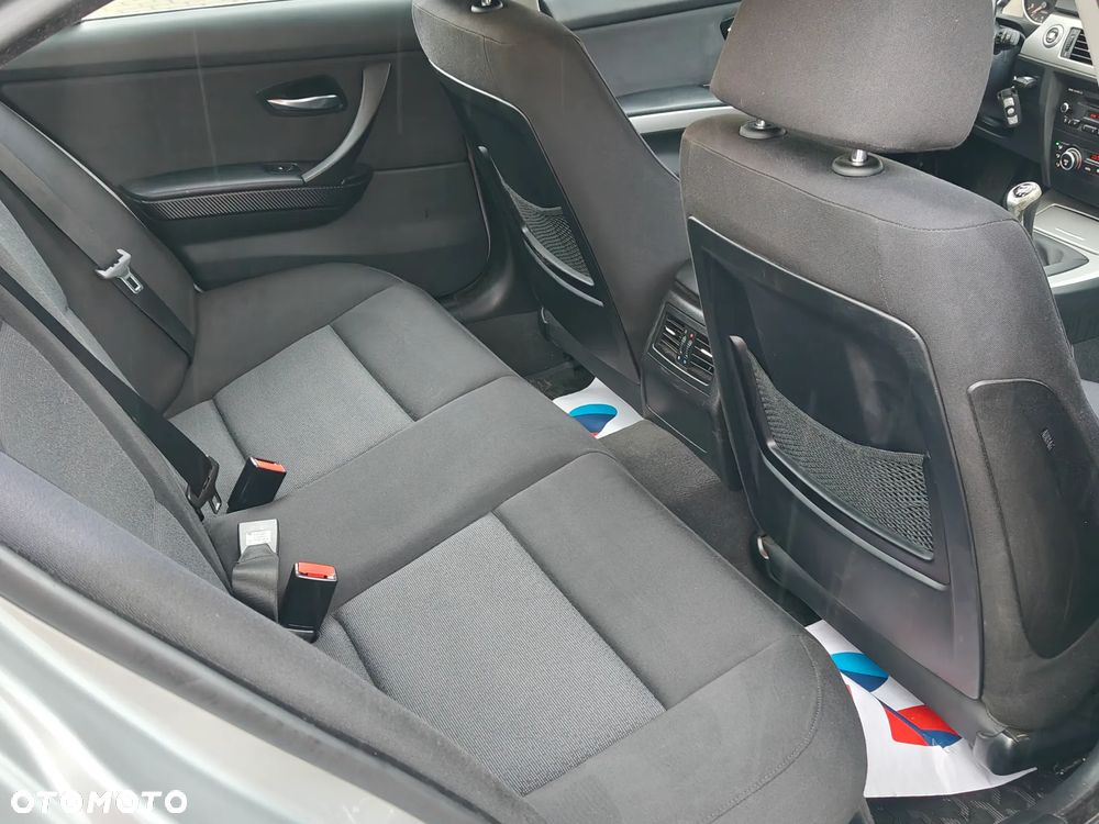 BMW Seria 3 318d - 28