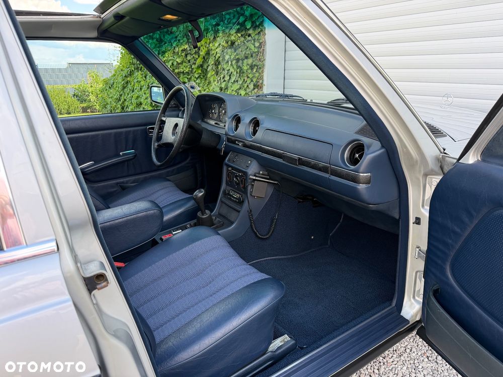 Mercedes-Benz W123 - 27