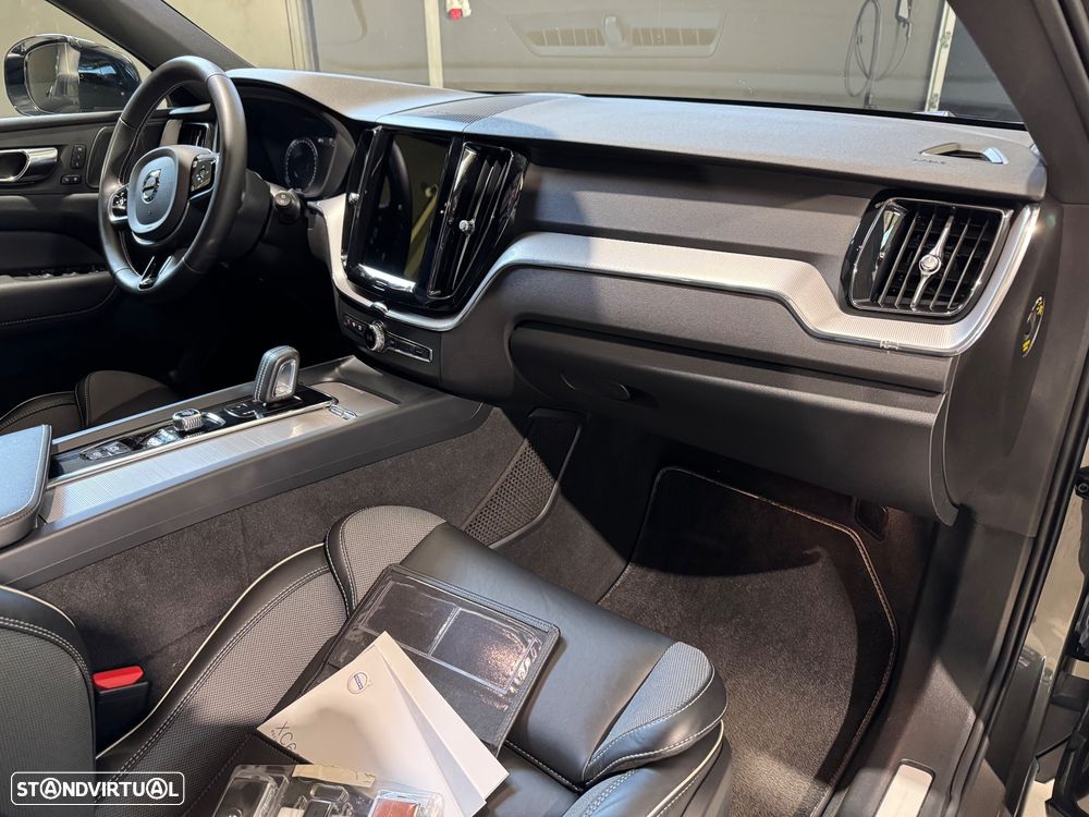 Volvo XC 60 2.0 T6 PHEV R-Design AWD - 31