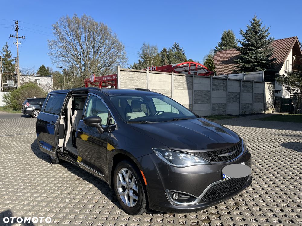 Chrysler Pacifica - 7