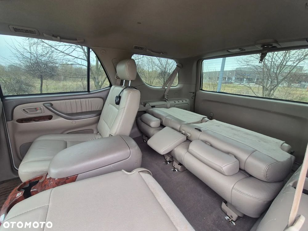 Toyota Sequoia - 7