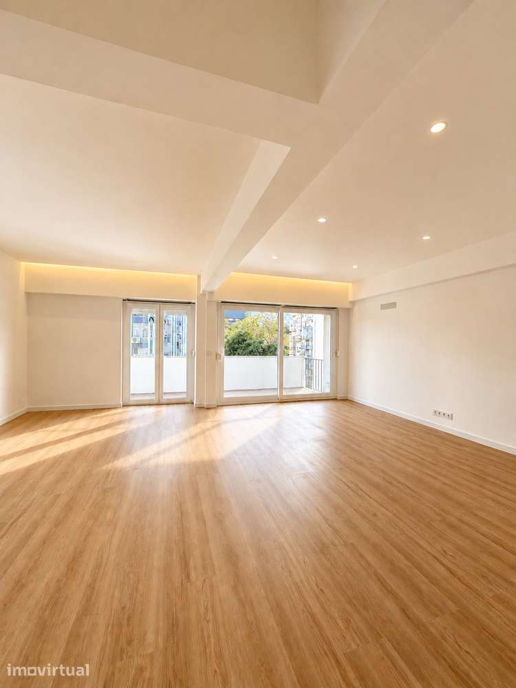 Apartamento T3 totalmente remodelado em Carnaxide - Grande imagem: 3/13