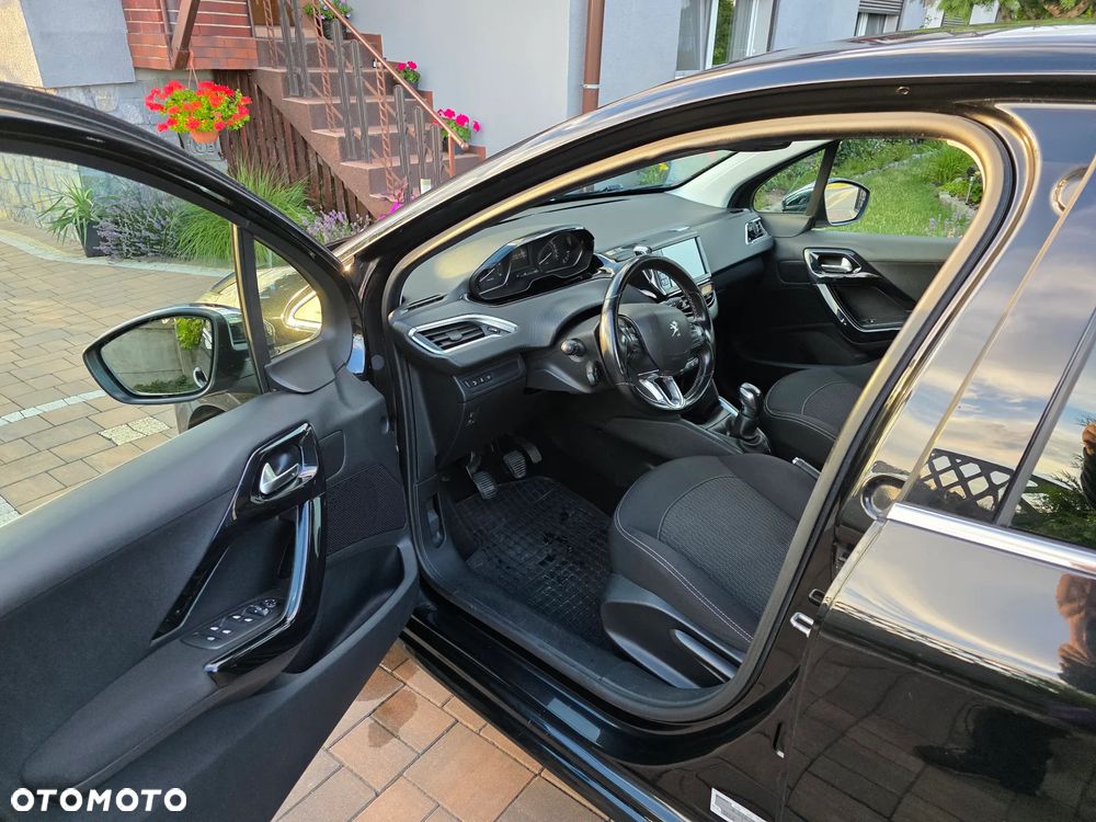 Peugeot 208 Blue-HDi 100 Stop&Start Allure - 12