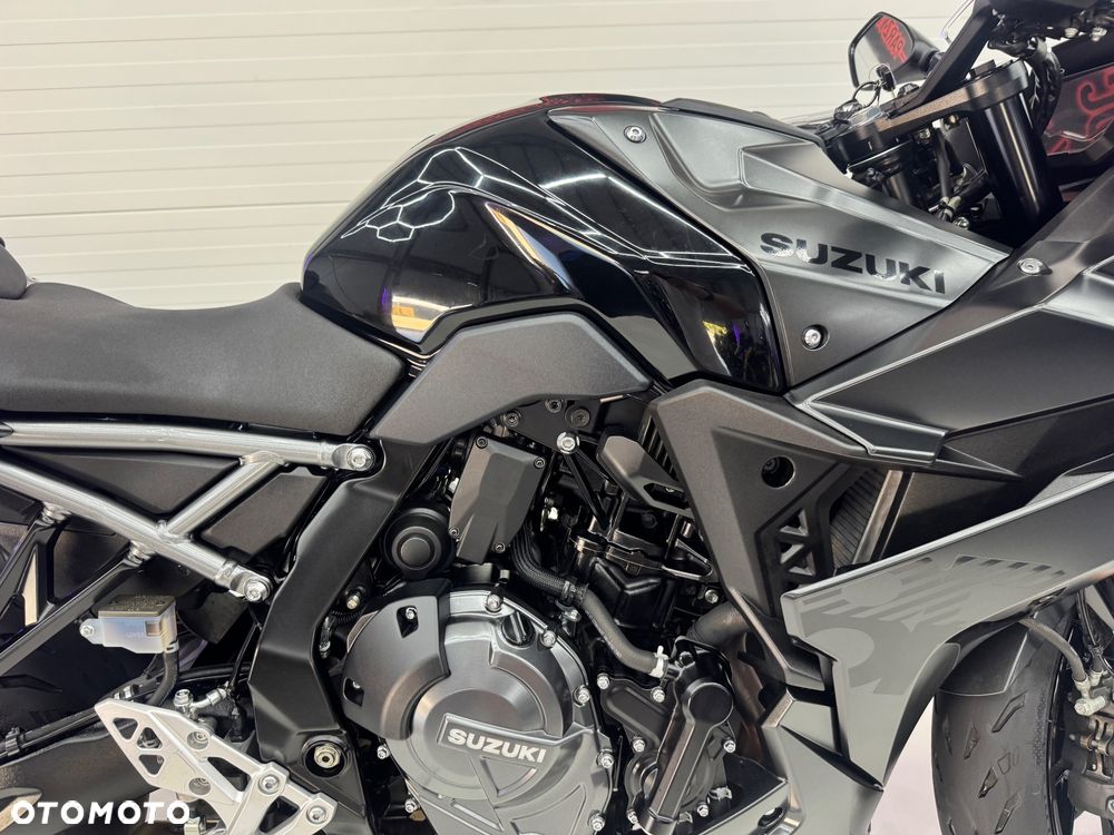 Suzuki GSX - 13