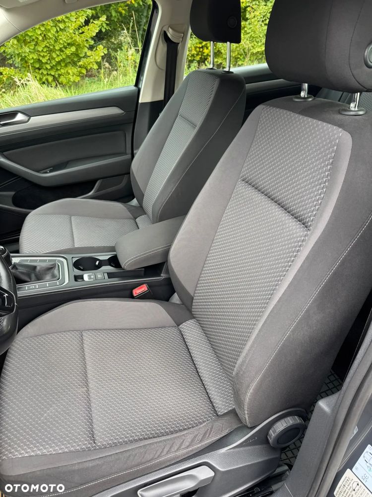 Volkswagen Passat - 10