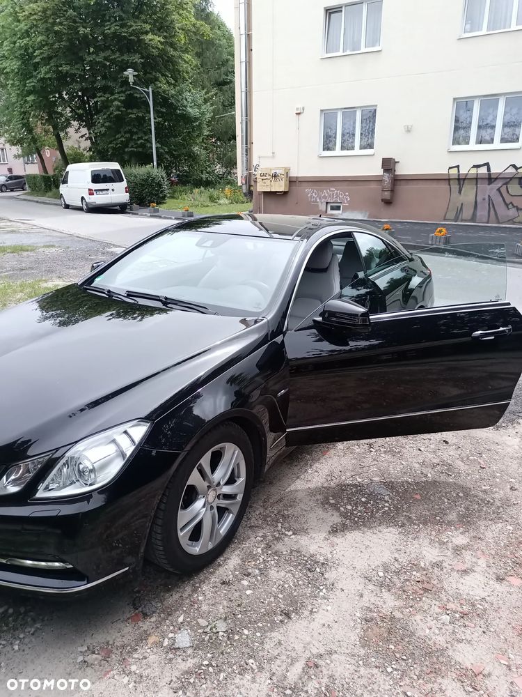 Mercedes-Benz Klasa E 200 CGI BlueEFFICIENCY Elegance - 1