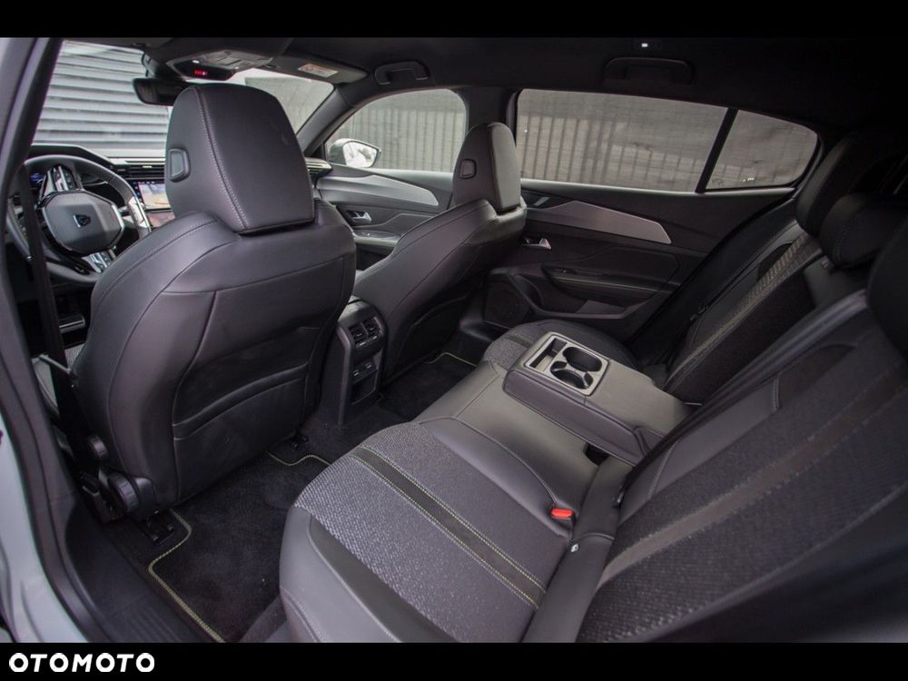 Peugeot 408 1.6 Plug-In Hybrid 225 Allure EAT8 - 26