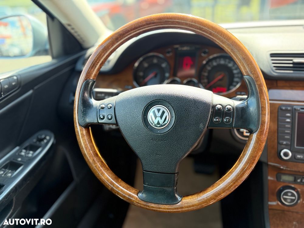 Volkswagen Passat Variant 2.0 Blue TDI DPF DSG Highline - 11