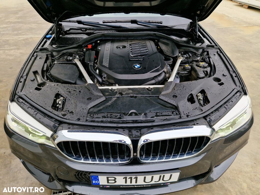 BMW Seria 5 540i xDrive AT - 28