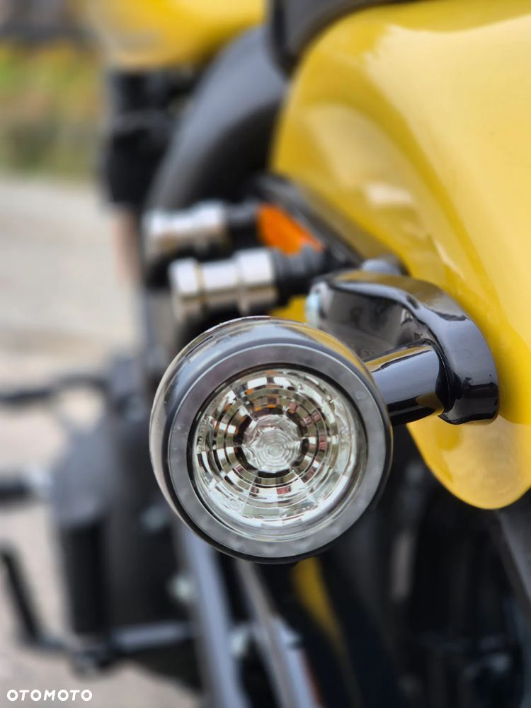 Harley-Davidson Softail Street Bob - 31