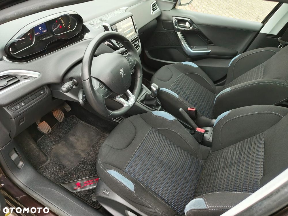 Peugeot 208 - 13