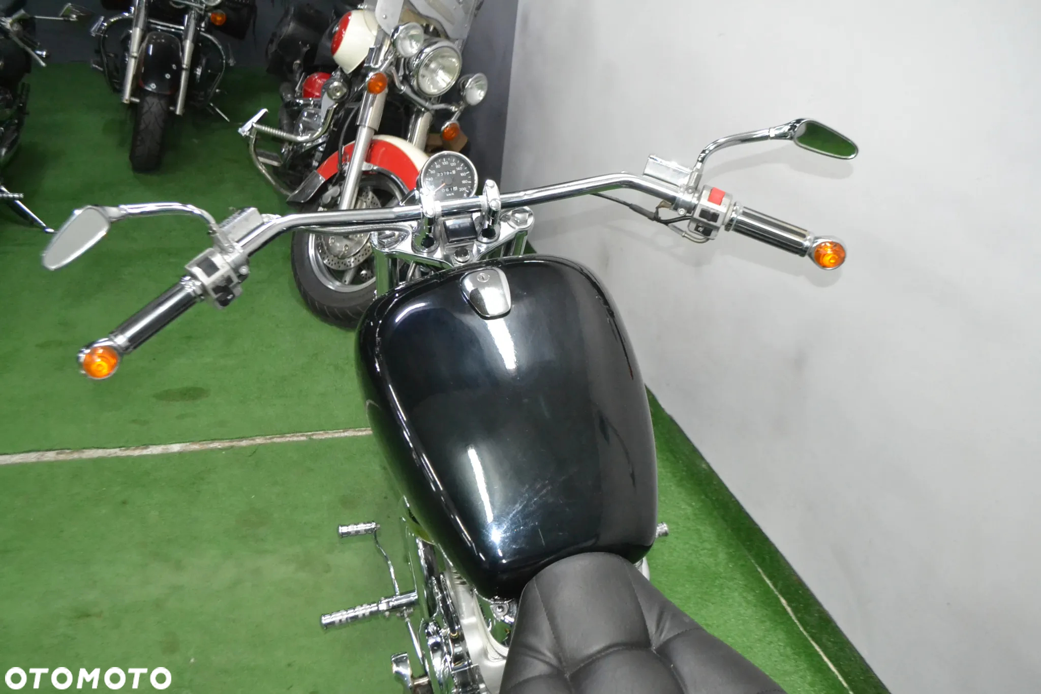 Suzuki Intruder - 10