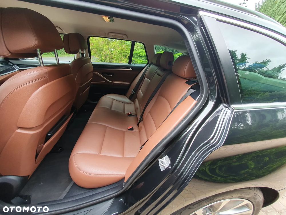BMW Seria 5 525d xDrive Luxury Line - 11