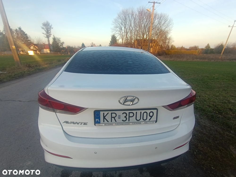 Hyundai Avante - 9