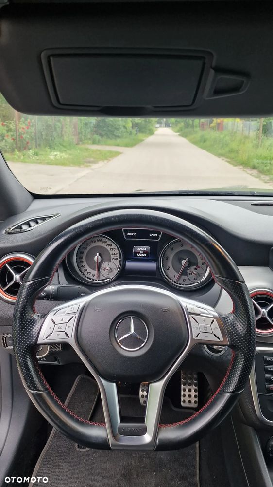 Mercedes-Benz CLA 200 AMG Line - 25