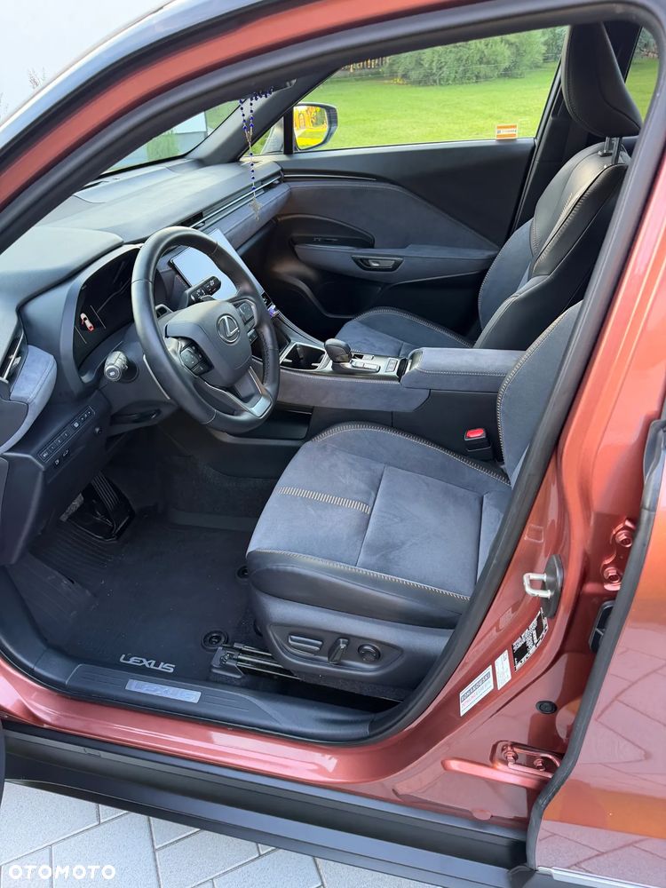 Lexus LBX 1.5 Hybrid Cool AWD - 21