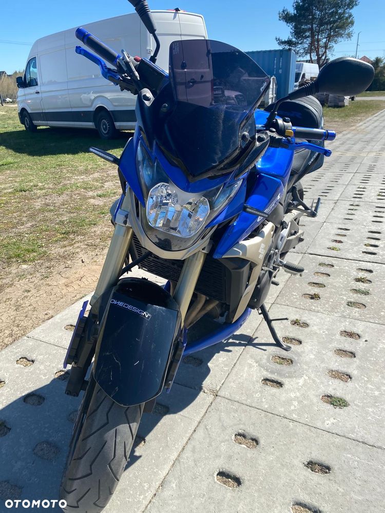 Suzuki GSR - 3