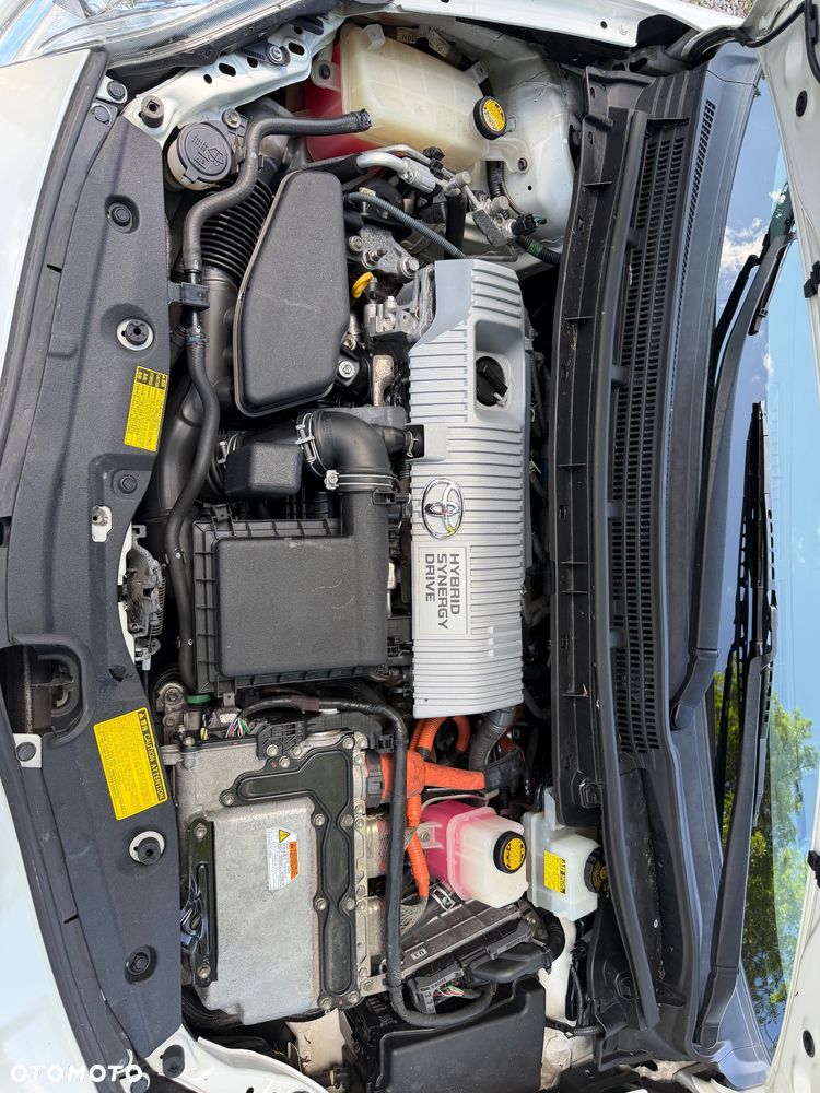 Toyota Prius (Hybrid) - 18