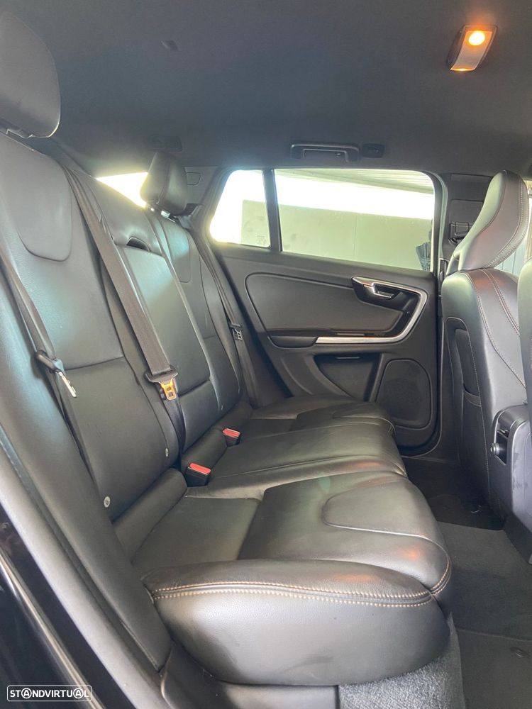 Volvo V60 Cross Country 2.0 D4 Pro - 28