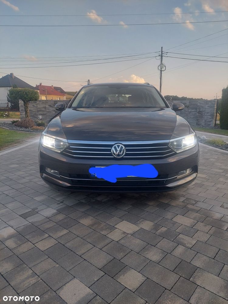 Volkswagen Passat - 1