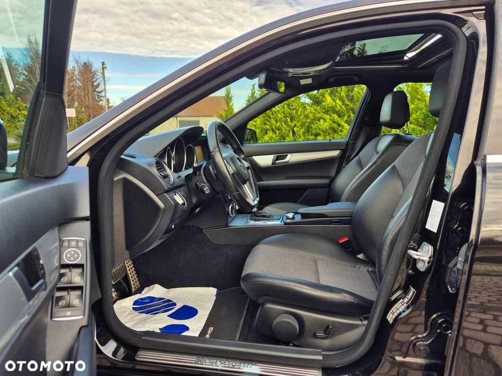 Mercedes-Benz Klasa C 180 BlueEFFICIENCY 7G-TRONIC Avantgarde - 23