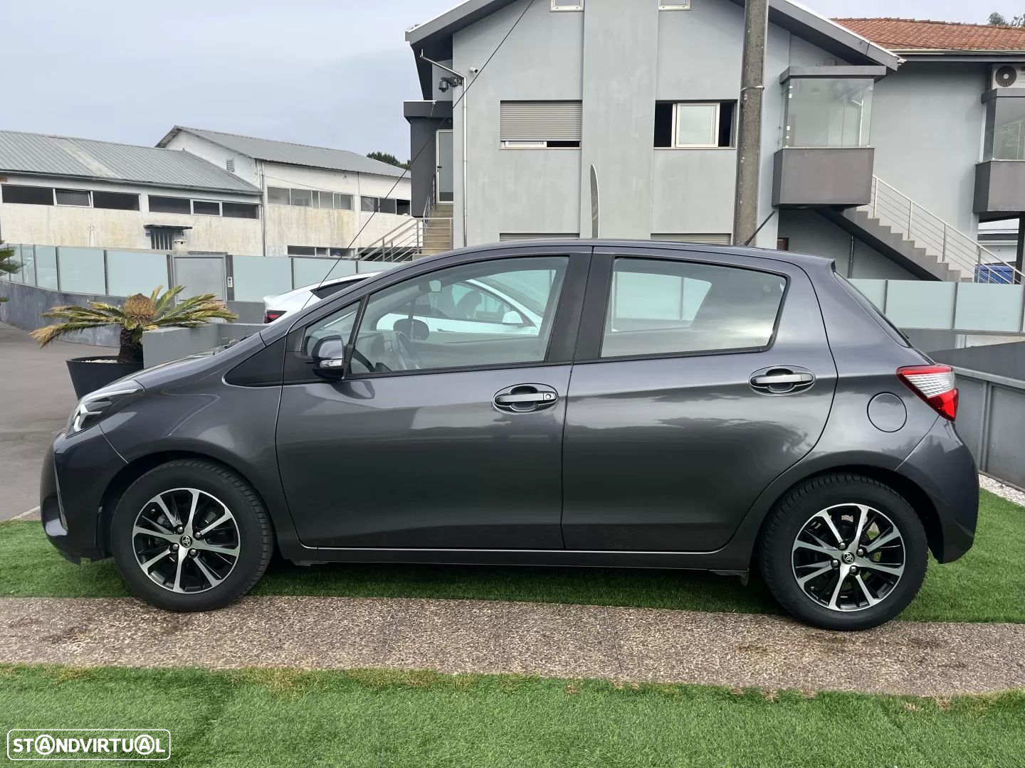 Toyota Yaris 1.0 VVT-i Exclusive - 9