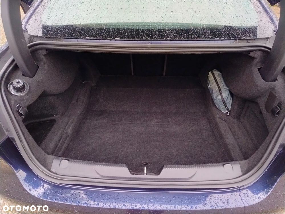 Jaguar XE 2.0 D R-Sport - 24