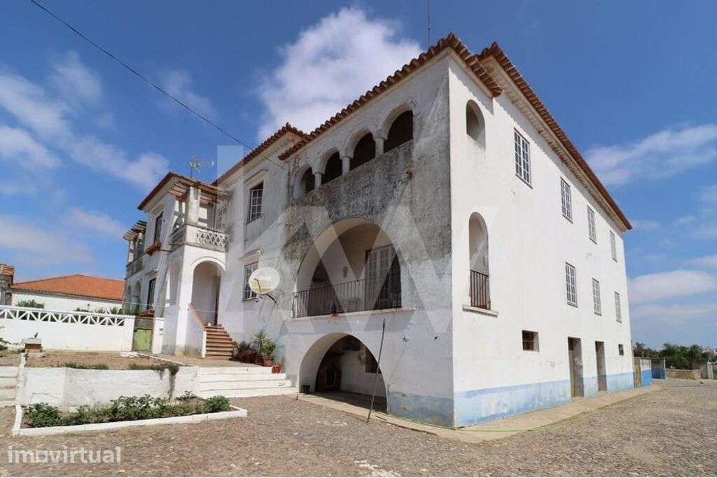 Moradia senhorial com terreno e 21 assoalhadas em Aljustrel. - Grande imagem: 4/44