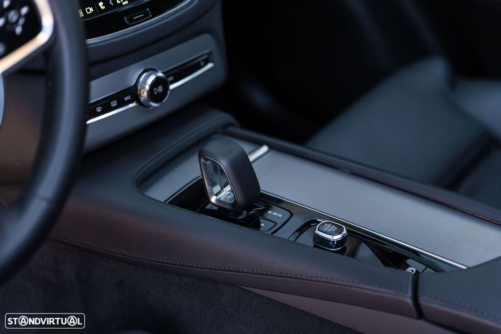 Volvo XC 90 T8 AWD Recharge Plus Dark - 24