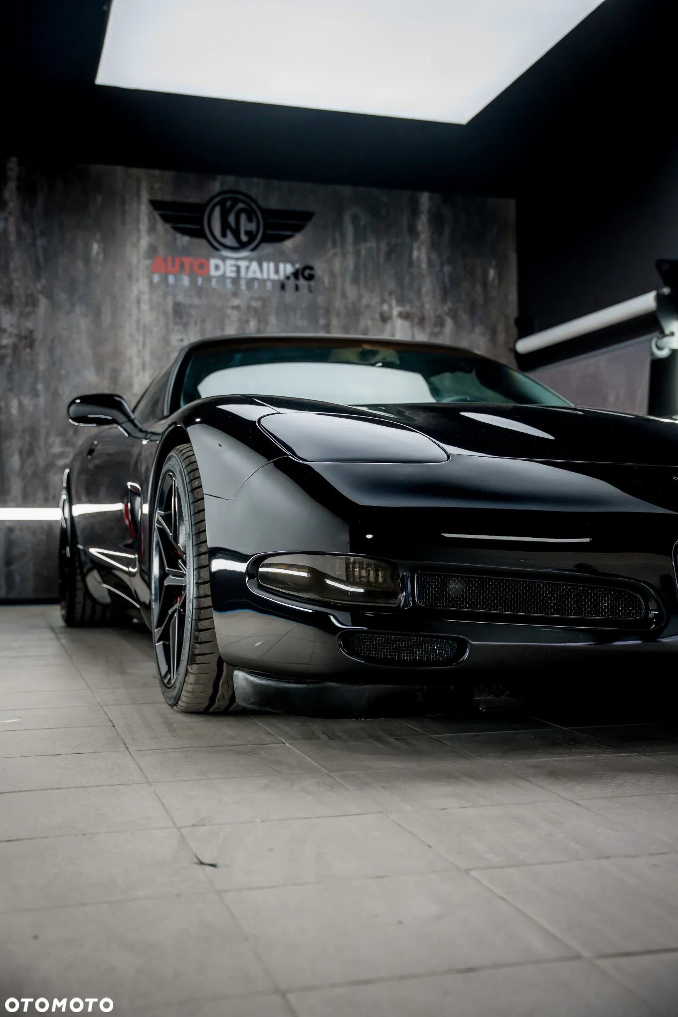 Chevrolet Corvette - 24