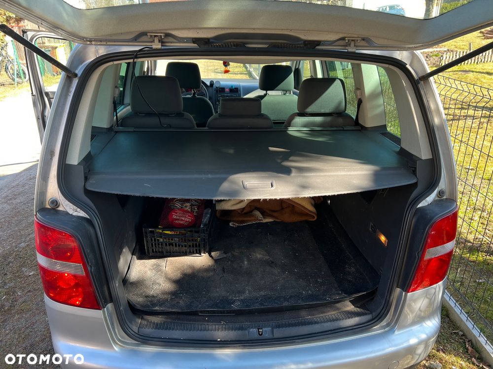 Volkswagen Touran 2.0 TDI Highline - 6