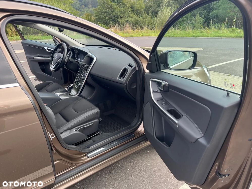 Volvo XC 60 2.4D AWD Momentum - 10