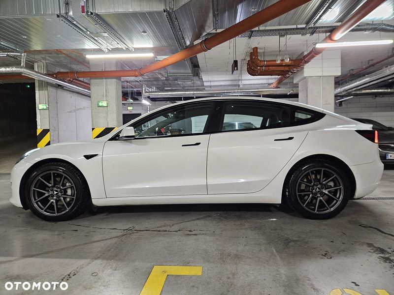 Tesla Model 3 - 7